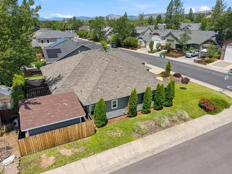 88 Pineridge Lane Eagle Point OR 97524