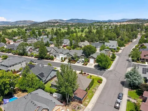 88 Pineridge Lane Eagle Point OR 97524