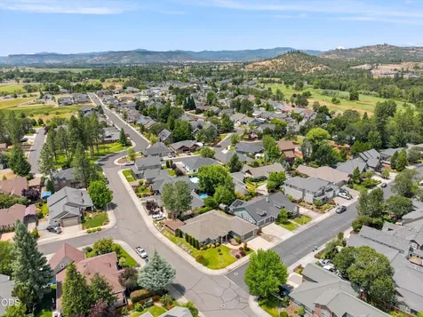 88 Pineridge Lane Eagle Point OR 97524