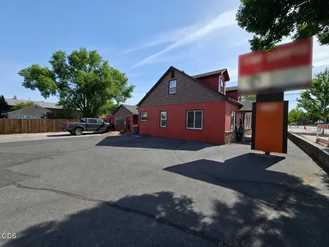 1427 SW Highland Avenue Redmond OR 97756