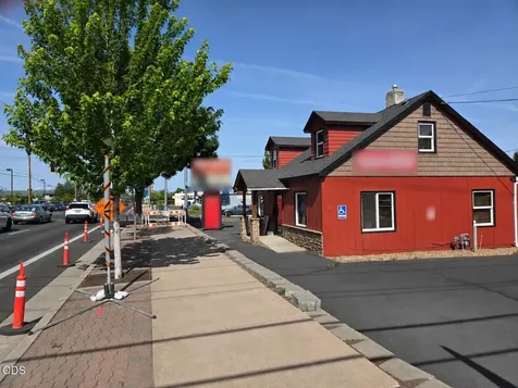 1427 SW Highland Avenue Redmond OR 97756