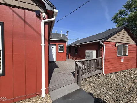 1427 SW Highland Avenue Redmond OR 97756