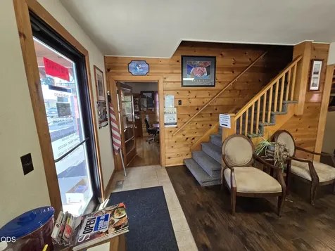 1427 SW Highland Avenue Redmond OR 97756