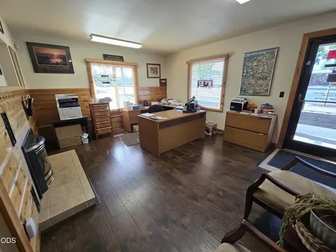 1427 SW Highland Avenue Redmond OR 97756