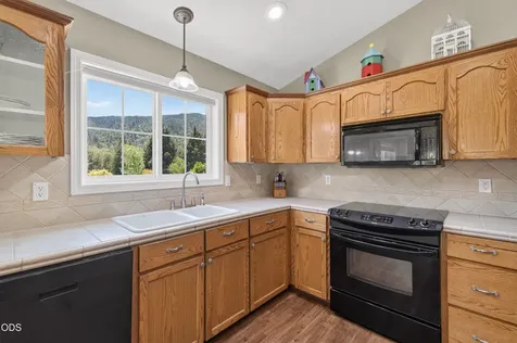 3959 Jumpoff Joe Creek Road Grants Pass OR 97526