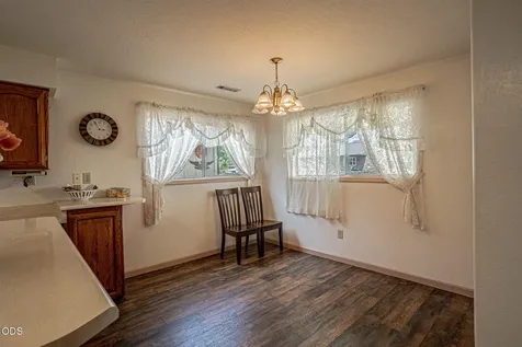 6181 Thistle Lane Central Point OR 97502