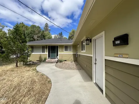 1024 NW Hawthorne Avenue Grants Pass OR 97526