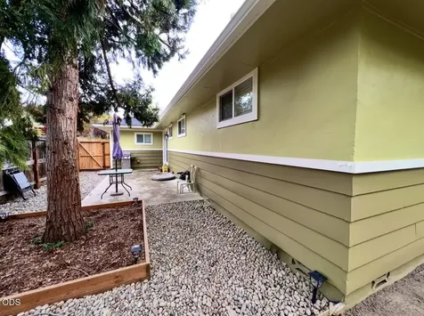1024 NW Hawthorne Avenue Grants Pass OR 97526