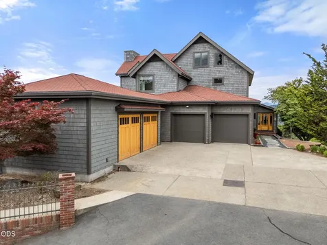 928 W Woodside Street Grants Pass OR 97527