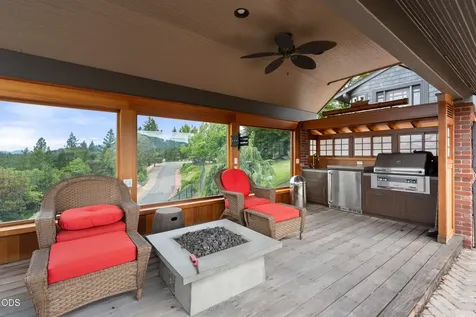 928 W Woodside Street Grants Pass OR 97527