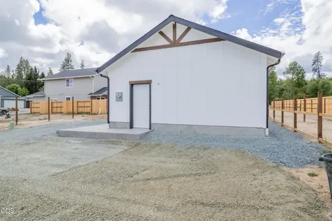 2716 Denton Trail Grants Pass OR 97527