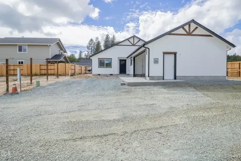 2716 Denton Trail Grants Pass OR 97527