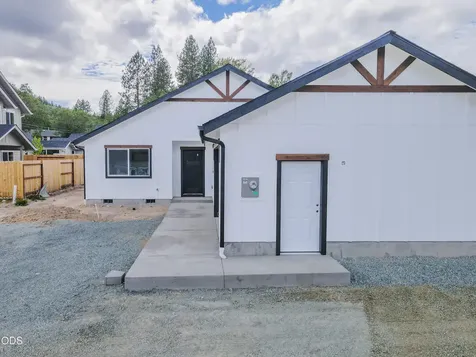 2716 Denton Trail Grants Pass OR 97527