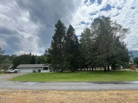 8122 New Hope Road Grants Pass OR 97527
