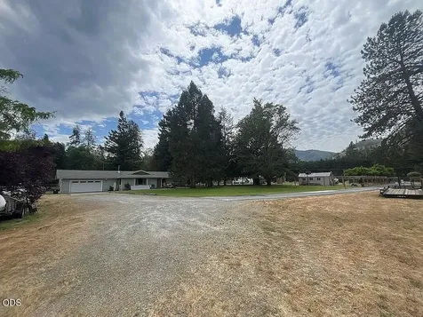 8122 New Hope Road Grants Pass OR 97527