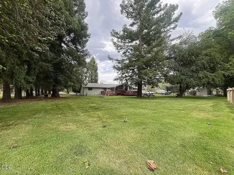8122 New Hope Road Grants Pass OR 97527