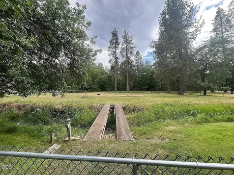 8122 New Hope Road Grants Pass OR 97527