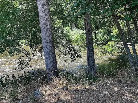 8122 New Hope Road Grants Pass OR 97527