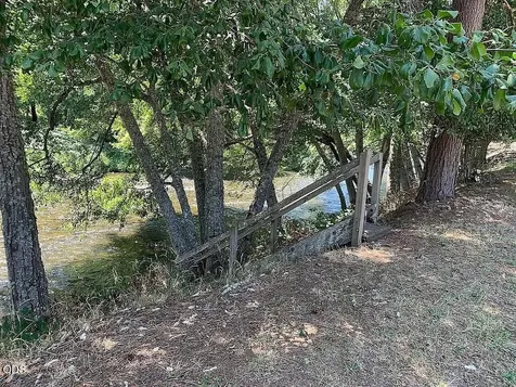 8122 New Hope Road Grants Pass OR 97527