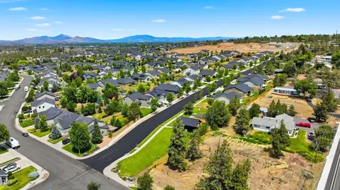 4466 SW Umatilla Avenue Redmond OR 97756