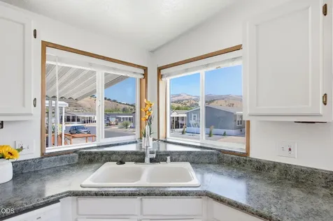 4729 S Pacific Highway Phoenix OR 97535