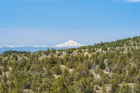 SW Seven Peaks Lp Powell Butte OR 97753