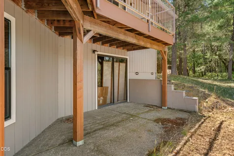 11178 E Evans Creek Road Rogue River OR 97537