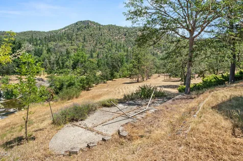 11178 E Evans Creek Road Rogue River OR 97537