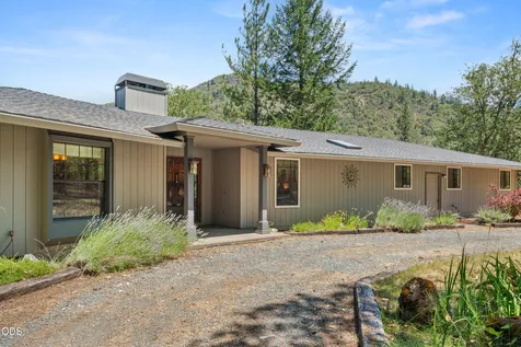 11178 E Evans Creek Road Rogue River OR 97537