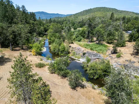 11178 E Evans Creek Road Rogue River OR 97537