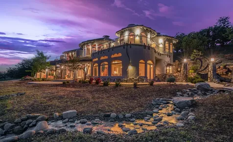 2700 N Valley View Road Ashland OR 97520