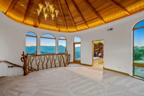 2700 N Valley View Road Ashland OR 97520