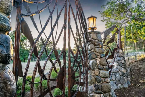 2700 N Valley View Road Ashland OR 97520