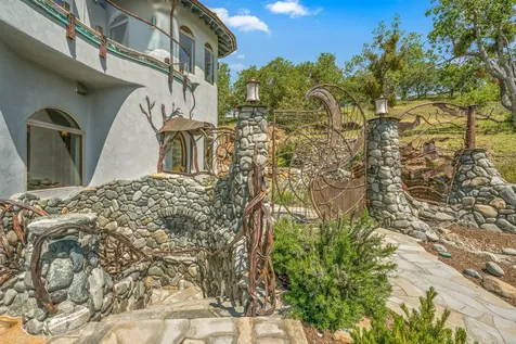 2700 N Valley View Road Ashland OR 97520