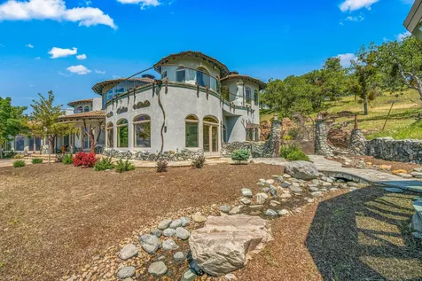 2700 N Valley View Road Ashland OR 97520