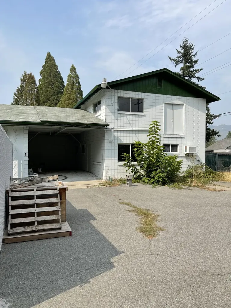 5309 Rogue River Highway Gold Hill OR 97525