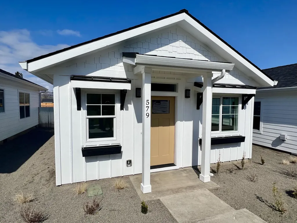 579 Coffee Lane Ashland OR 97520