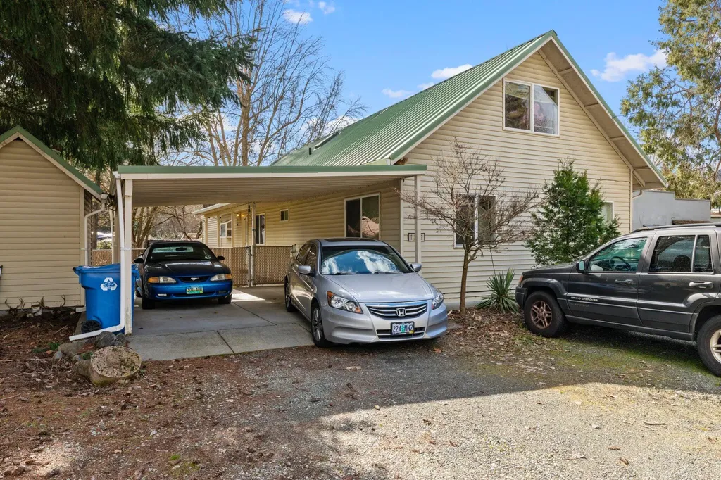 1125 Rogue River Highway Gold Hill OR 97525