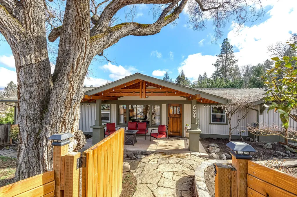 624 Beach Street Ashland OR 97520