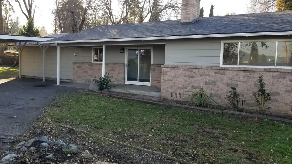 2829 W Main Street Medford OR 97501