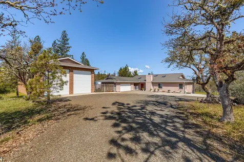 2703 Hammel Road Eagle Point OR 97524