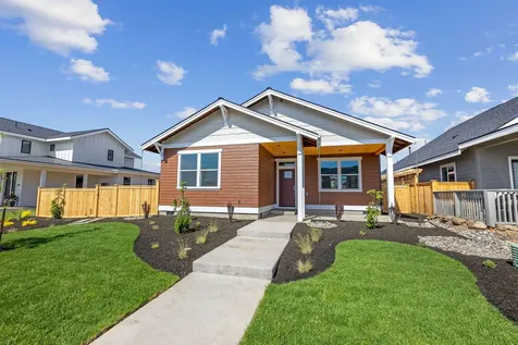 681 NW 13th Street Redmond OR 97756