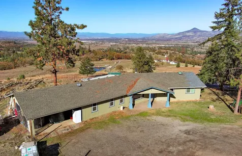 3053 Deer Trail Lane Medford OR 97501