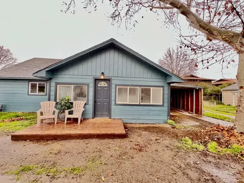 809 Adams Lane Medford OR 97501