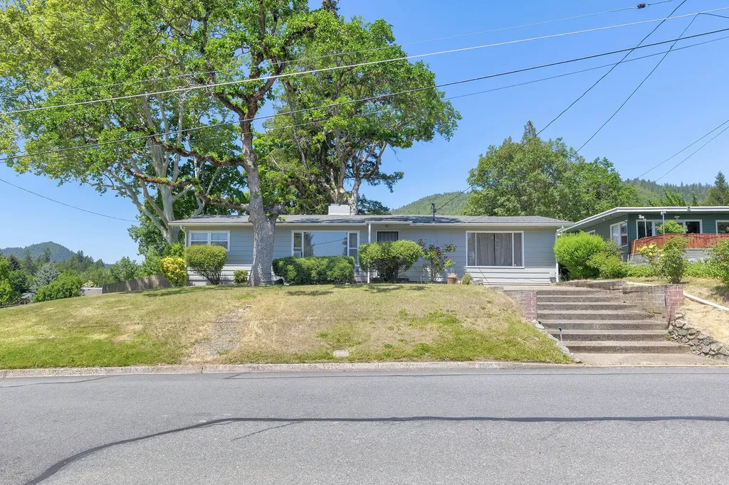 1064 NE Hefley Street Grants Pass OR 97526