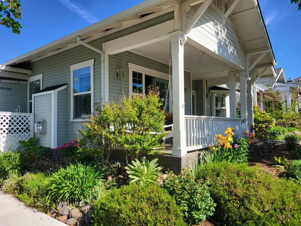 852 Mountain Meadows Drive Ashland OR 97520