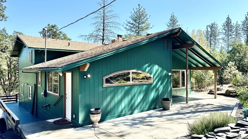 5744 Rogue River Drive Eagle Point OR 97524