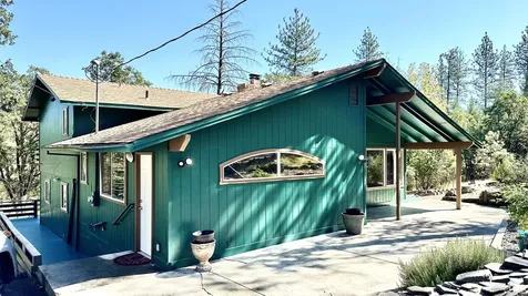 5744 Rogue River Drive Eagle Point OR 97524