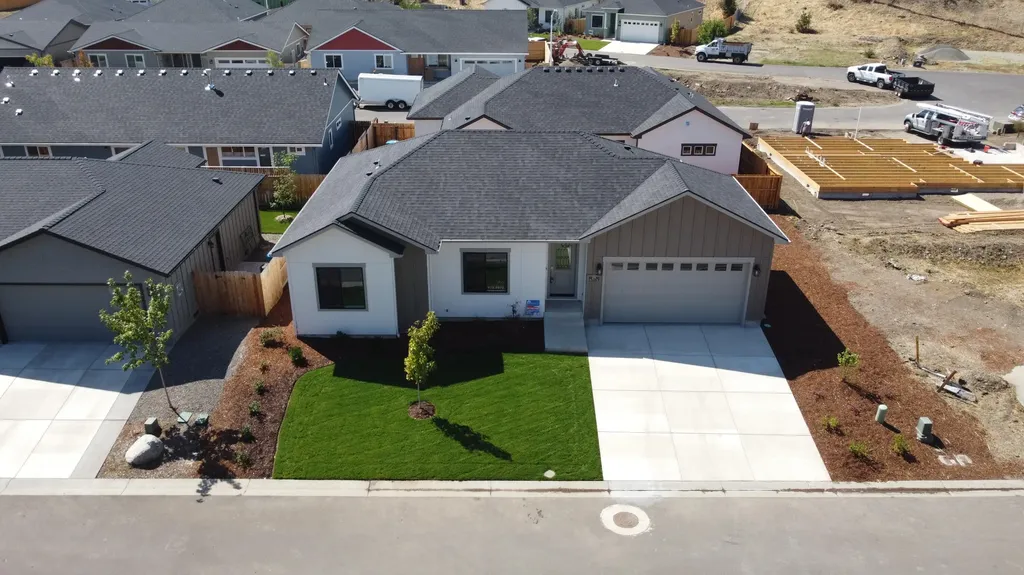 271 Oak Valley Drive Talent OR 97540