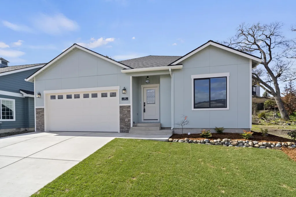 211 Christopher Way Talent OR 97540